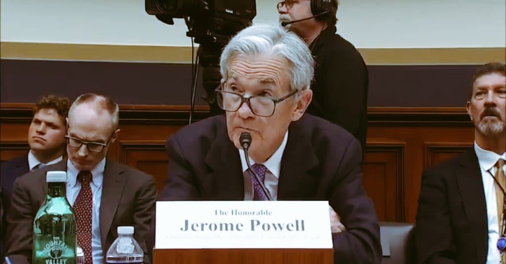 Powell Clears the Air on Crypto Banking! 📰

Banks are free ...